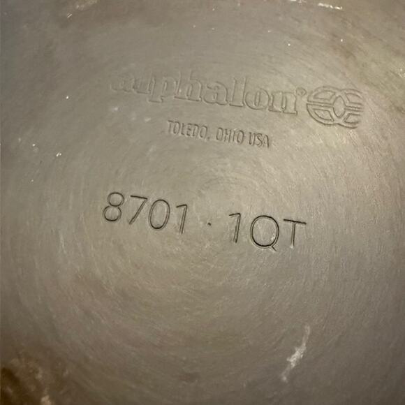 Calphalon Signature 8701 Sauce Pan 1 Qt. Made in USA - Picture 4 of 5